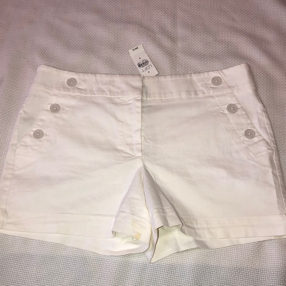 LOFT Pants - NWT Ann Taylor loft “ The Riviera short“ size 6 white shorts